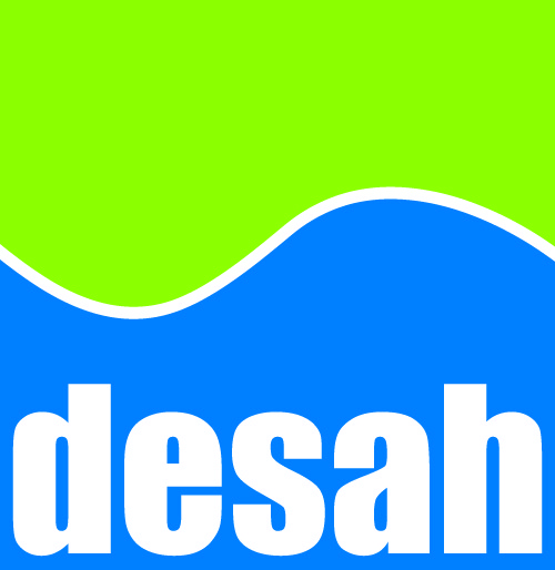 Logo van bedrijf Desah. Vierkant logo met een groene golf bovenin en blauwe golf onderin. De naam van bedrijf staat in witte letters onderin.